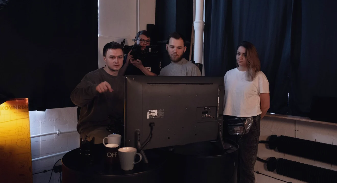 Lær at producere panelsamtaler fra studiegulvet
